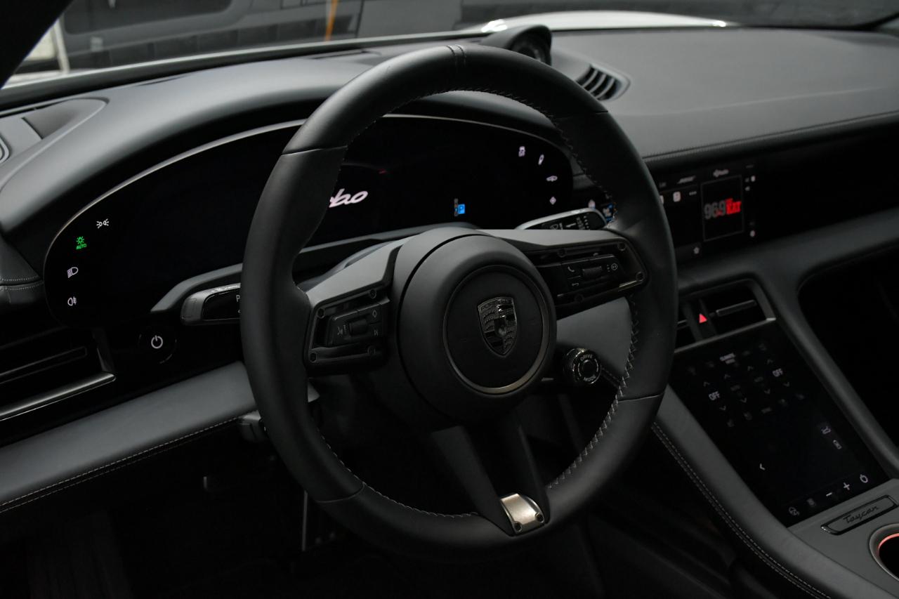 Porsche Taycan Turbo 2025