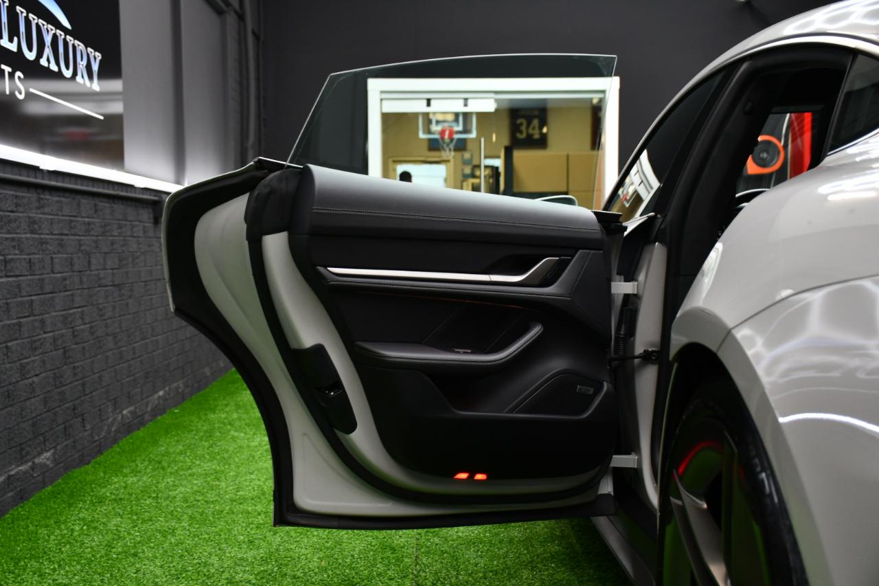 Porsche Taycan Turbo 2025