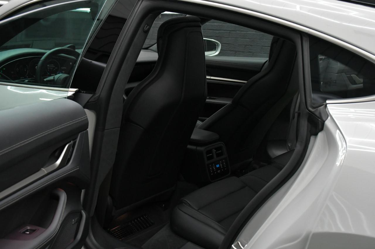 Porsche Taycan Turbo 2025