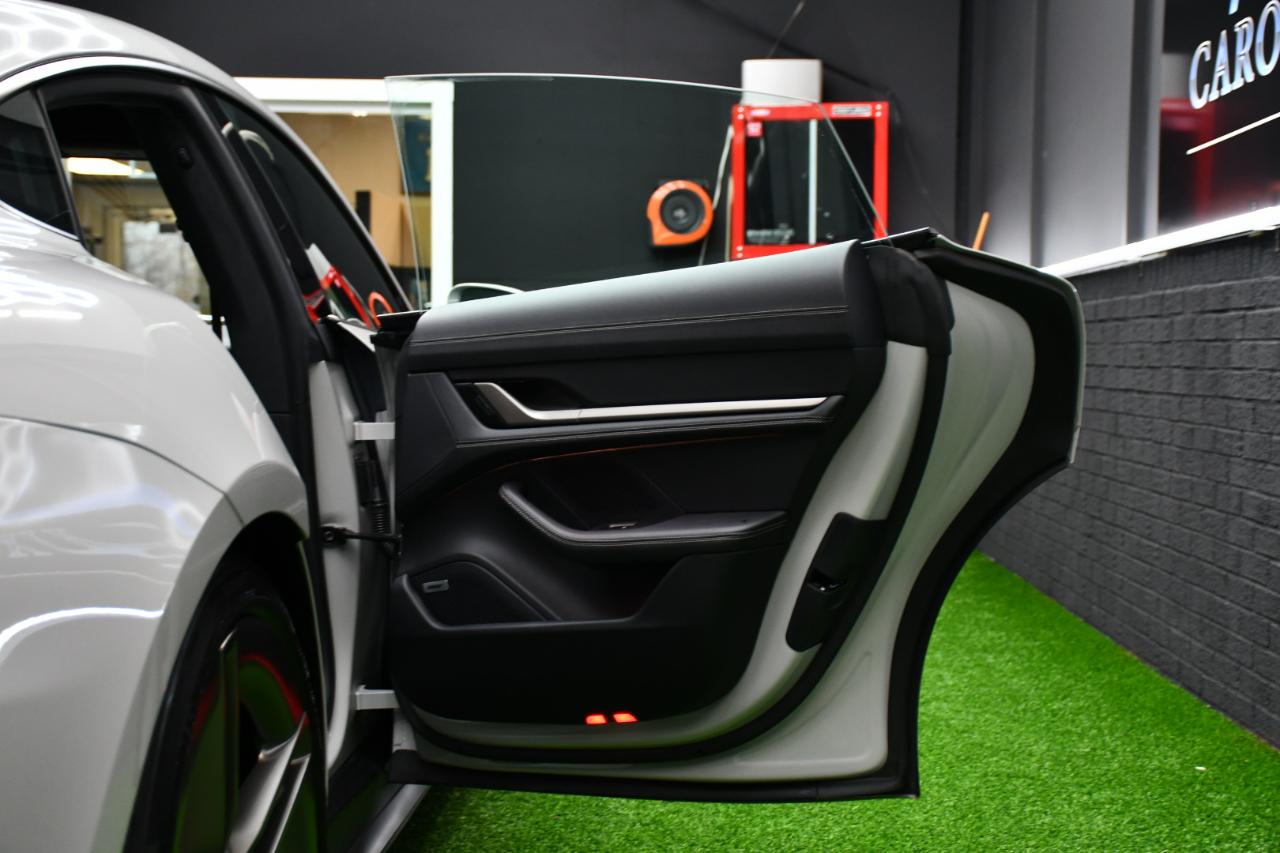 Porsche Taycan Turbo 2025