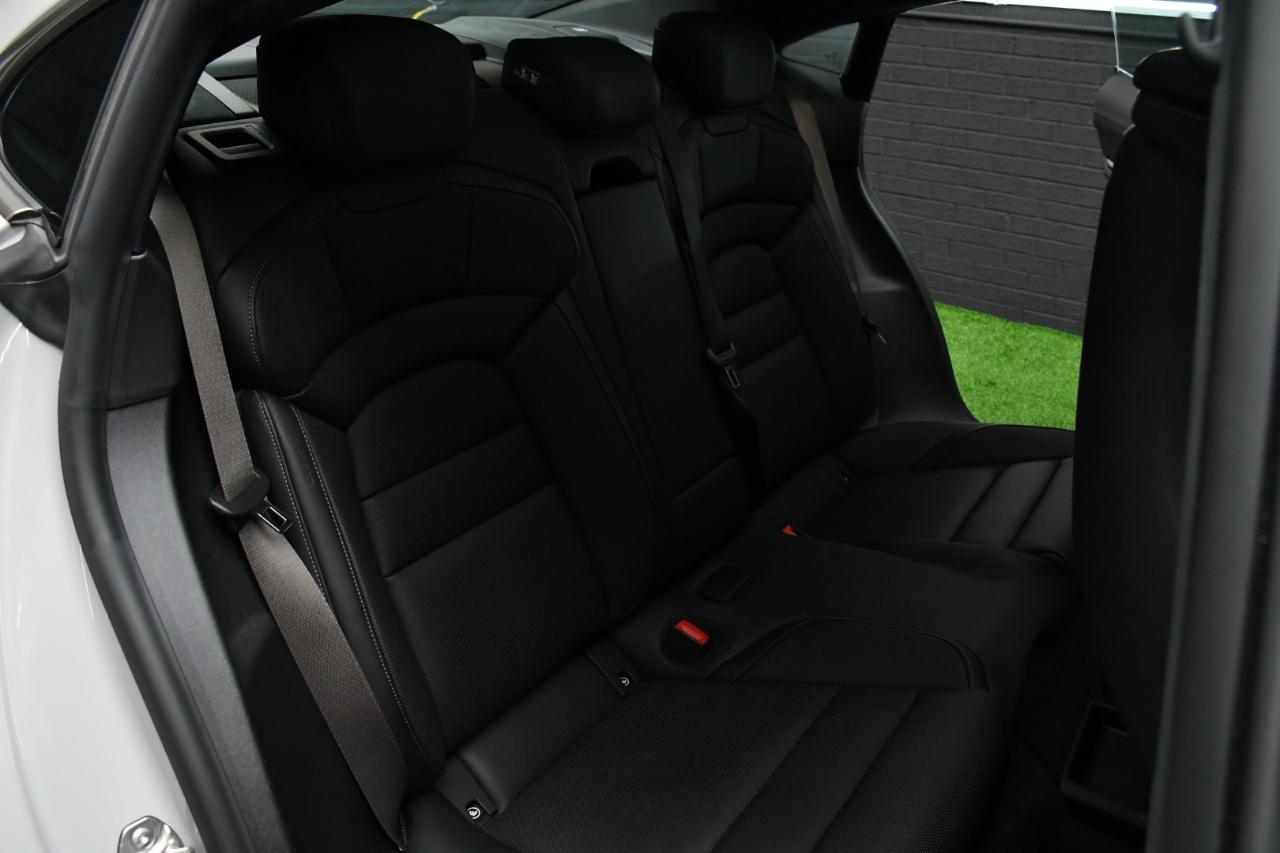 Porsche Taycan Turbo 2025