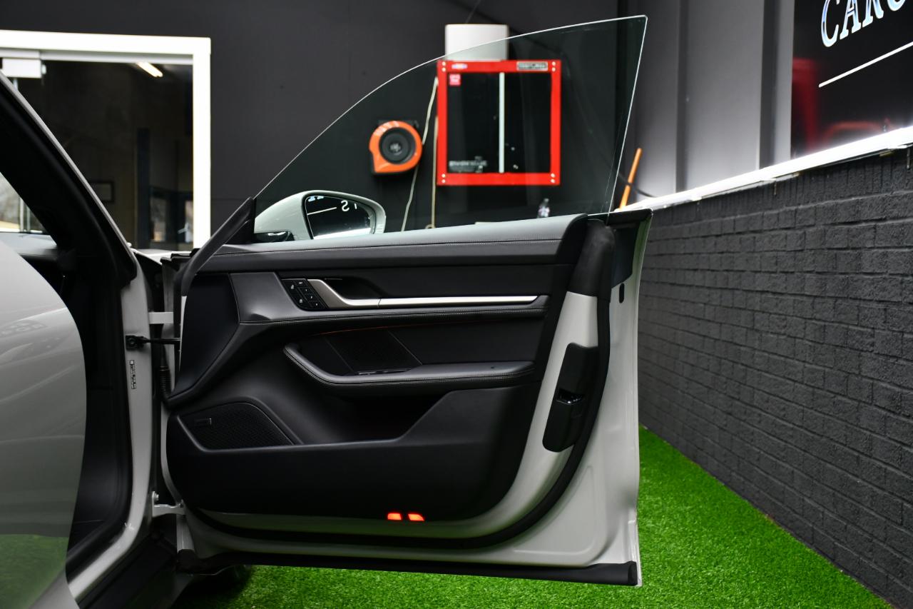 Porsche Taycan Turbo 2025