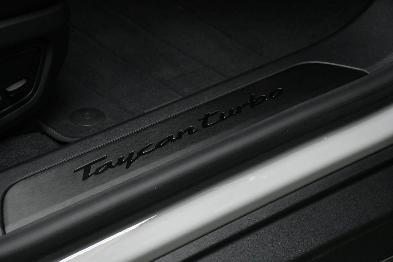 Porsche Taycan Turbo 2025