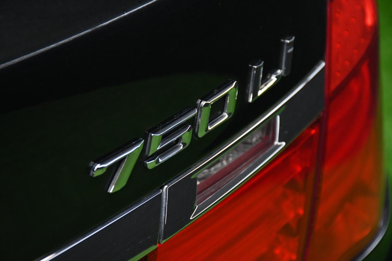 BMW 7-Series 750Li xDrive 2010