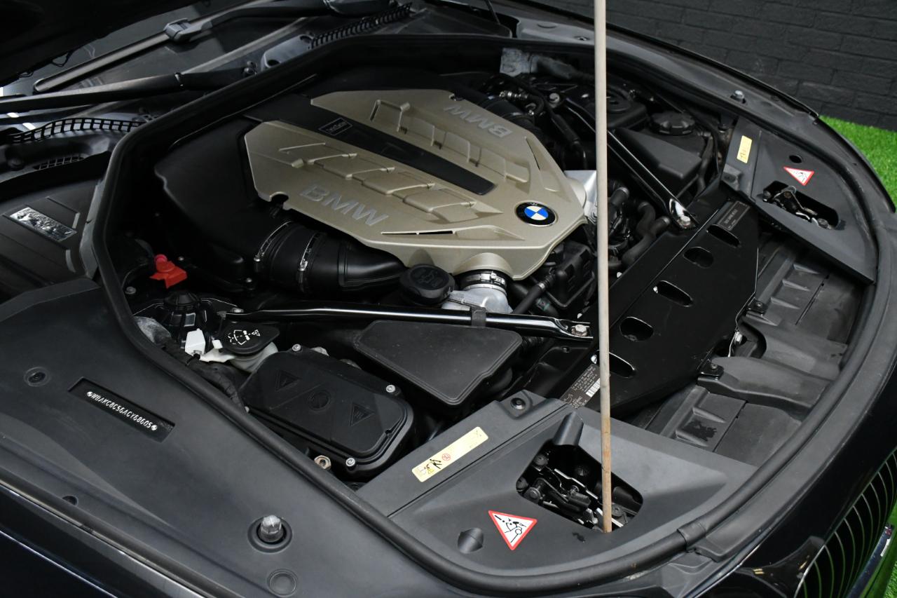 BMW 7-Series 750Li xDrive 2010