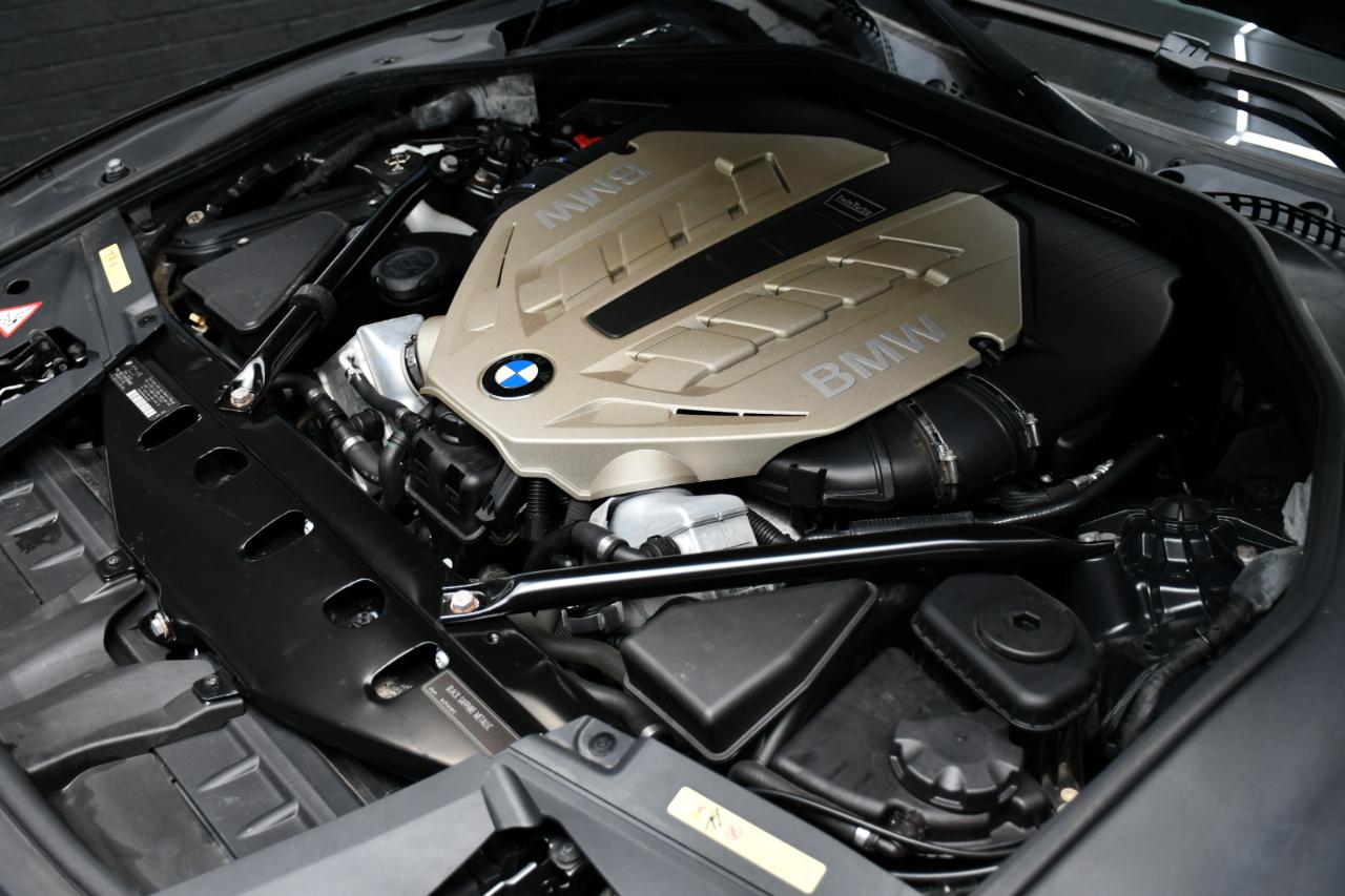 BMW 7-Series 750Li xDrive 2010