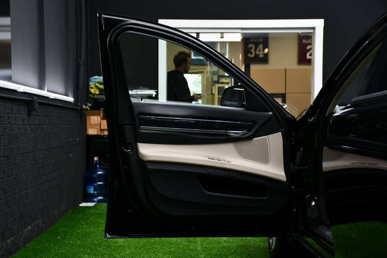 BMW 7-Series 750Li xDrive 2010