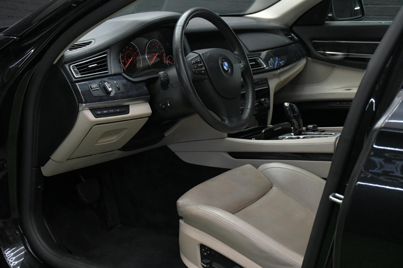 BMW 7-Series 750Li xDrive 2010