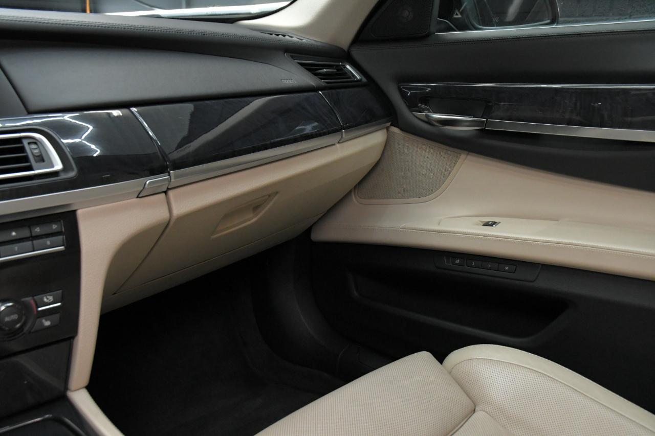 BMW 7-Series 750Li xDrive 2010
