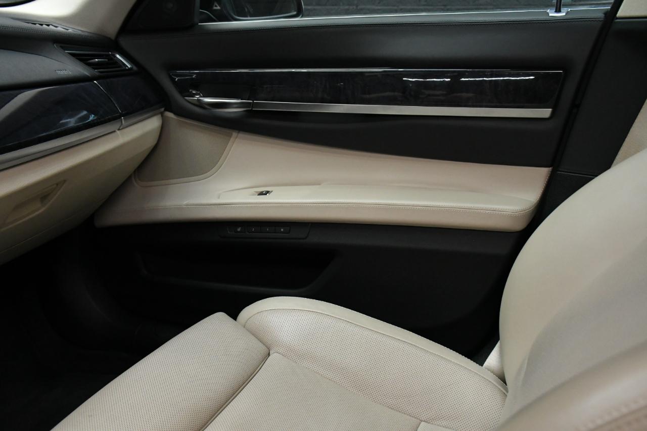 BMW 7-Series 750Li xDrive 2010