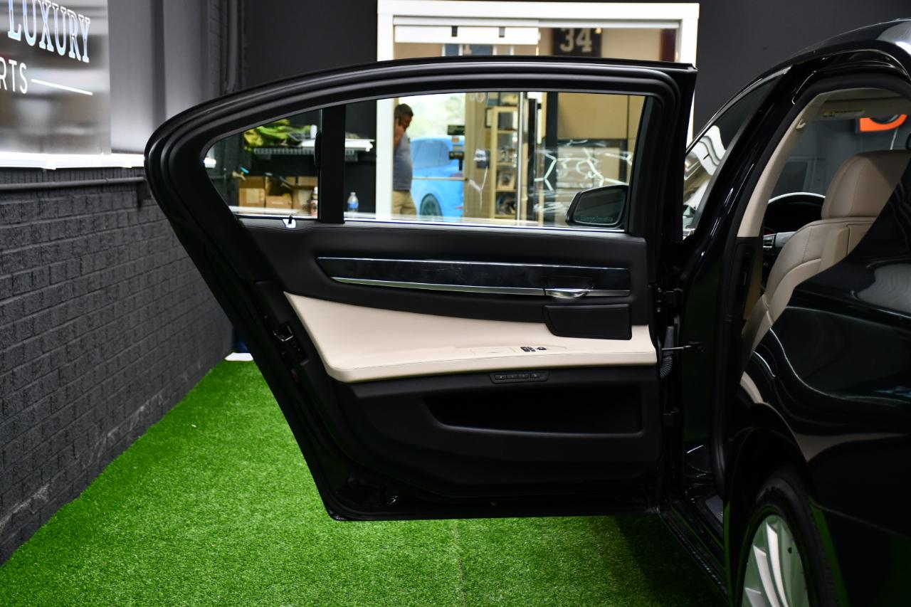 BMW 7-Series 750Li xDrive 2010