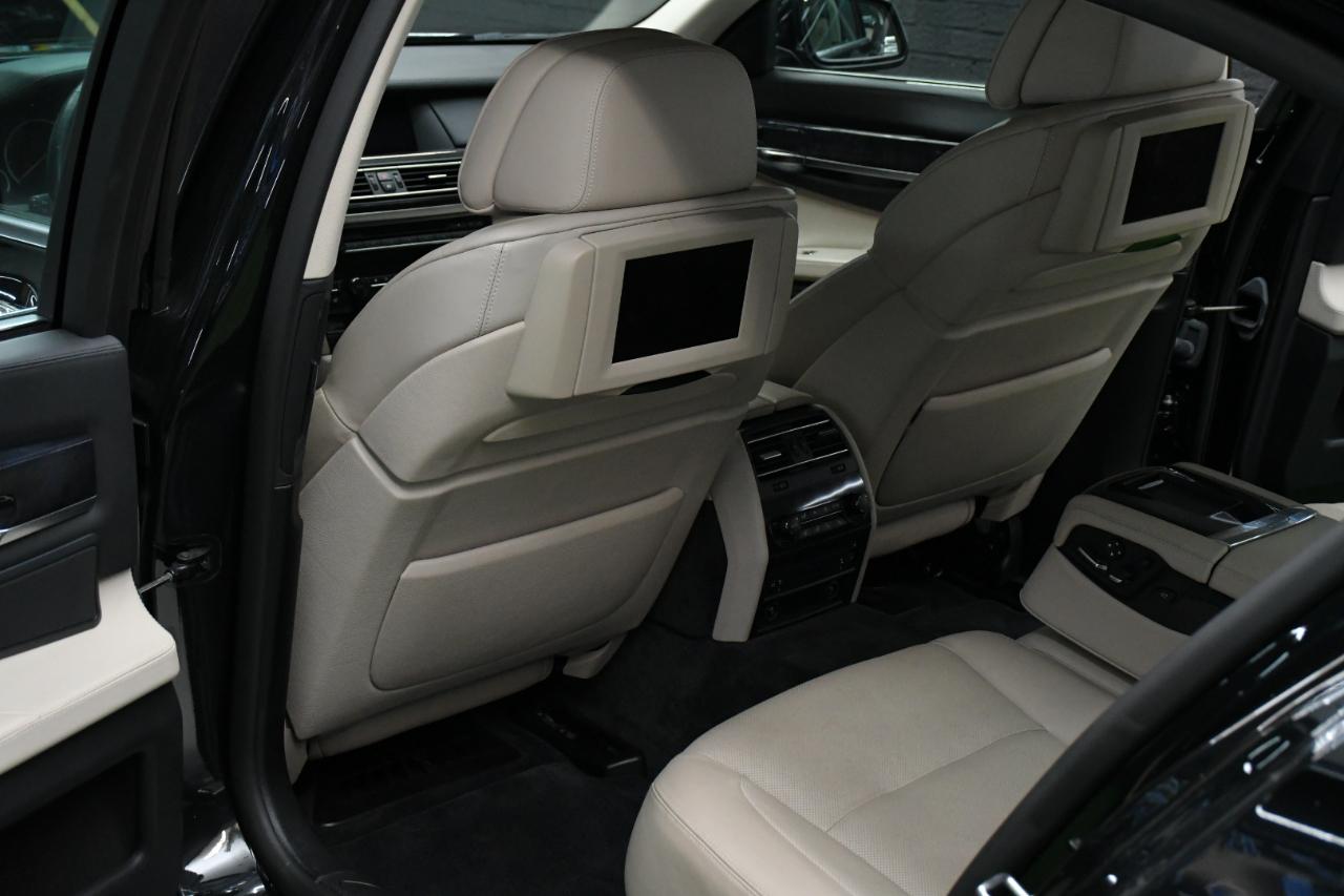 BMW 7-Series 750Li xDrive 2010