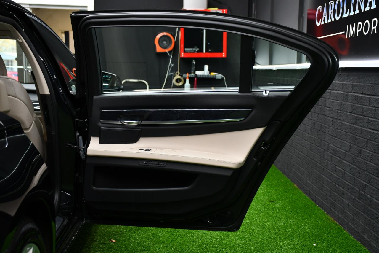 BMW 7-Series 750Li xDrive 2010