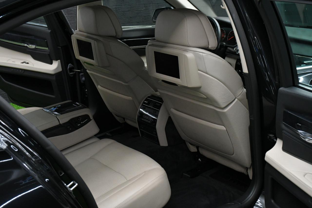 BMW 7-Series 750Li xDrive 2010