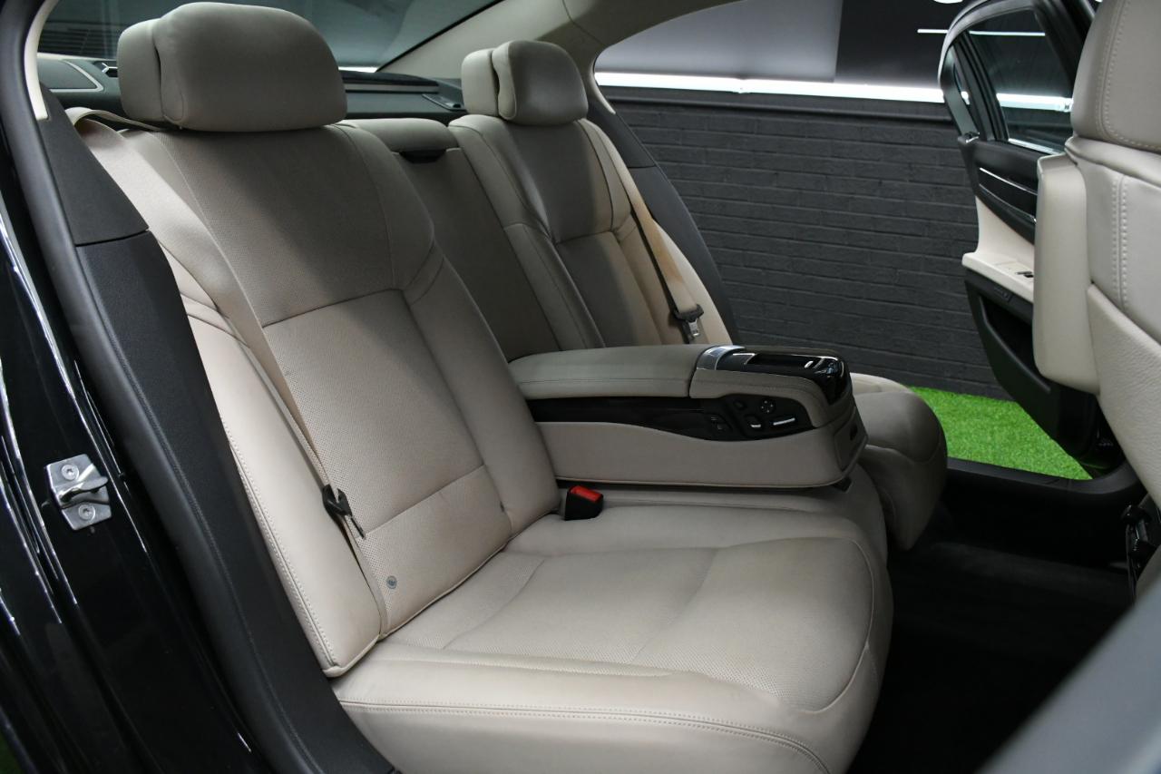 BMW 7-Series 750Li xDrive 2010