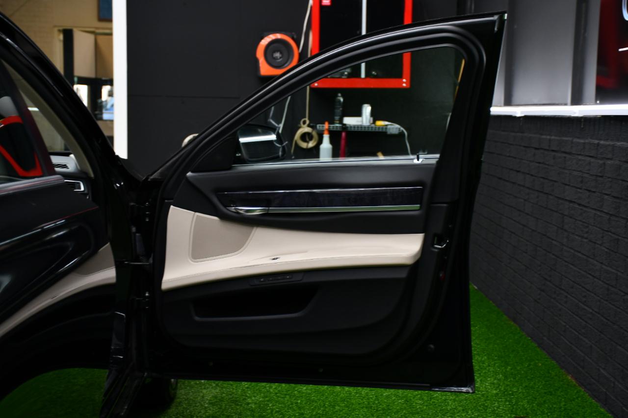 BMW 7-Series 750Li xDrive 2010