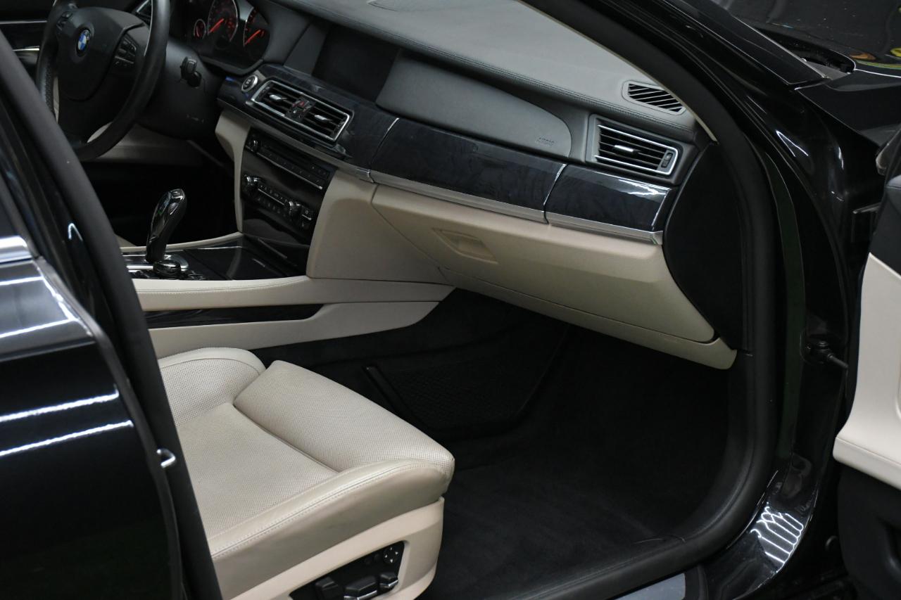 BMW 7-Series 750Li xDrive 2010