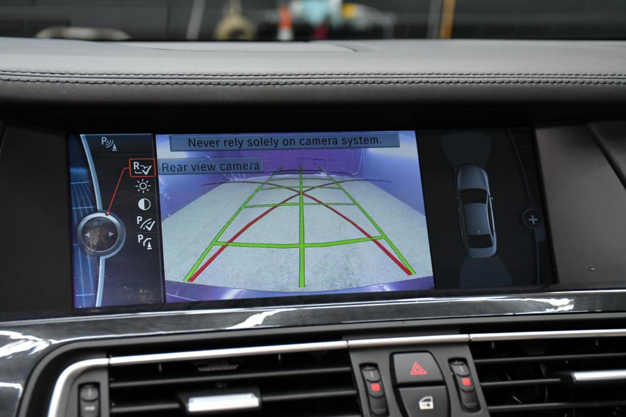 BMW 7-Series 750Li xDrive 2010