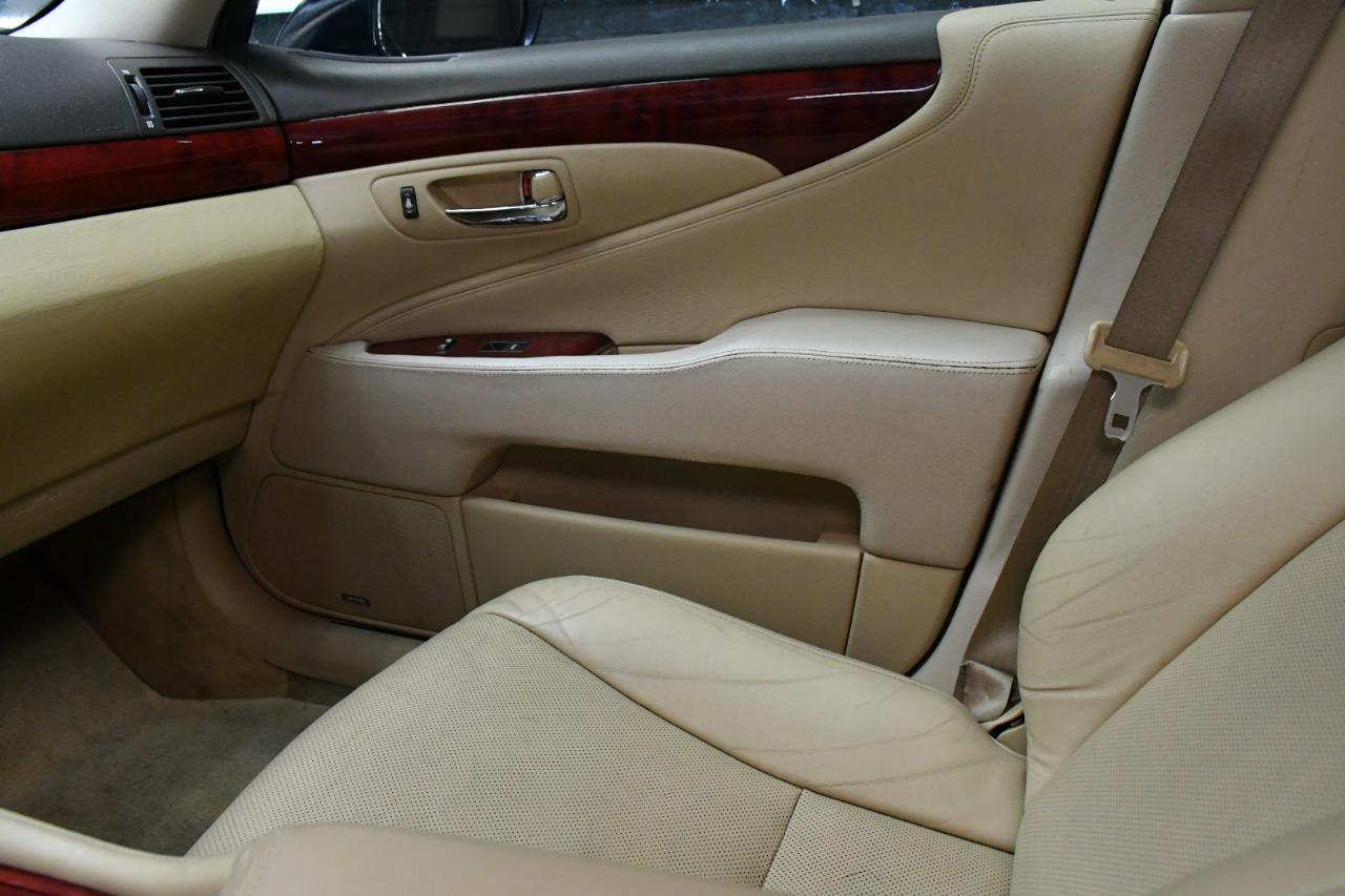 Lexus LS 460 Luxury Sedan 2007
