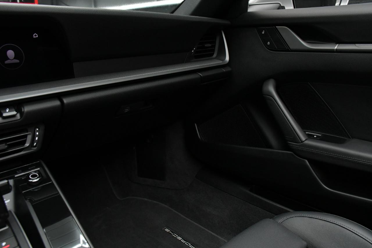 Porsche 911 Carrera Cabriolet 2023