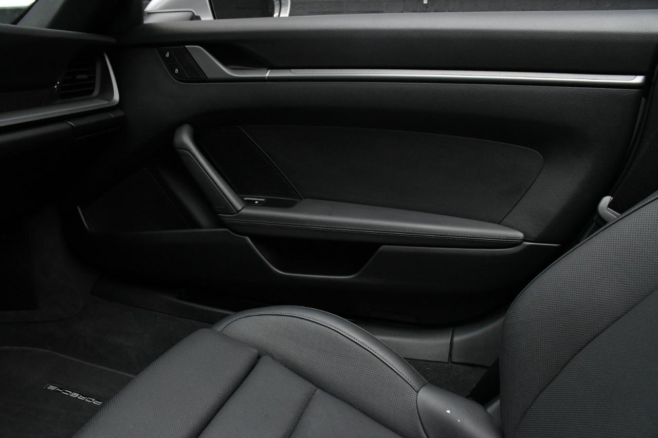 Porsche 911 Carrera Cabriolet 2023