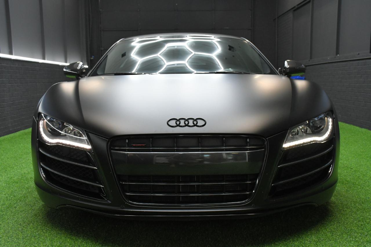 Audi R8 5.2 Coupe quattro with Auto R tronic 2010