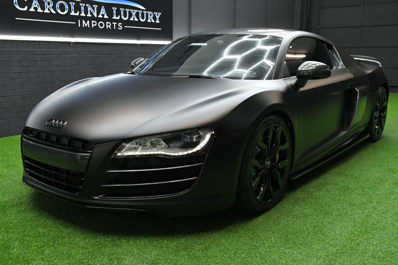 Audi R8 5.2 Coupe quattro with Auto R tronic 2010