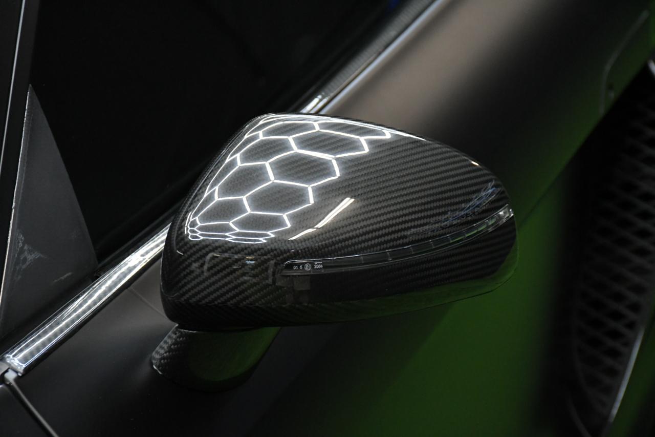 Audi R8 5.2 Coupe quattro with Auto R tronic 2010