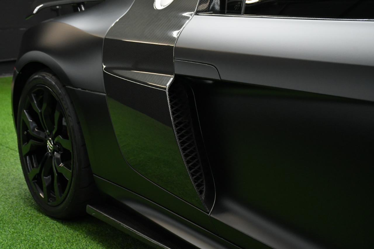 Audi R8 5.2 Coupe quattro with Auto R tronic 2010