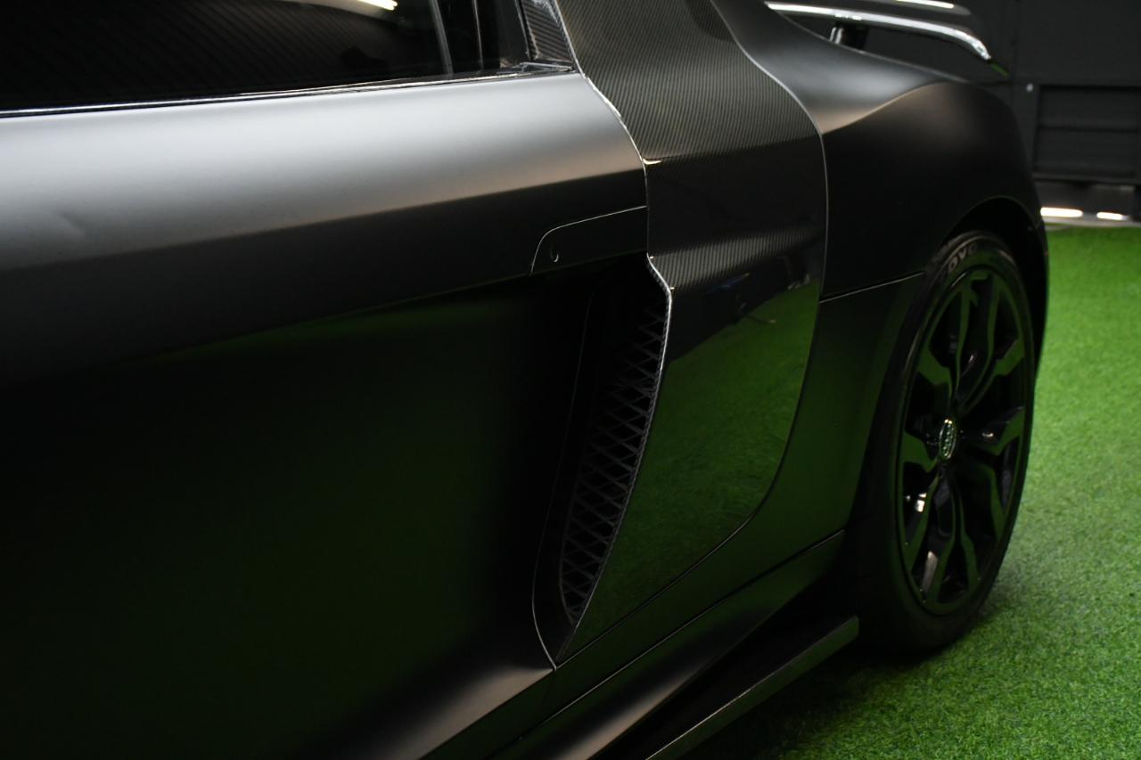 Audi R8 5.2 Coupe quattro with Auto R tronic 2010