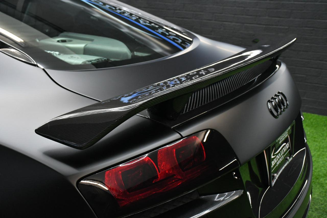 Audi R8 5.2 Coupe quattro with Auto R tronic 2010