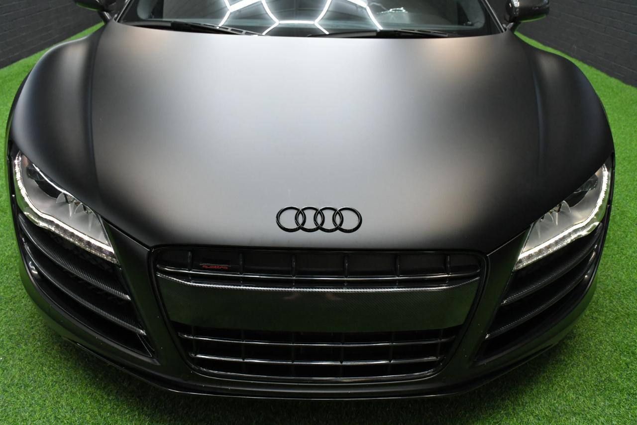 Audi R8 5.2 Coupe quattro with Auto R tronic 2010