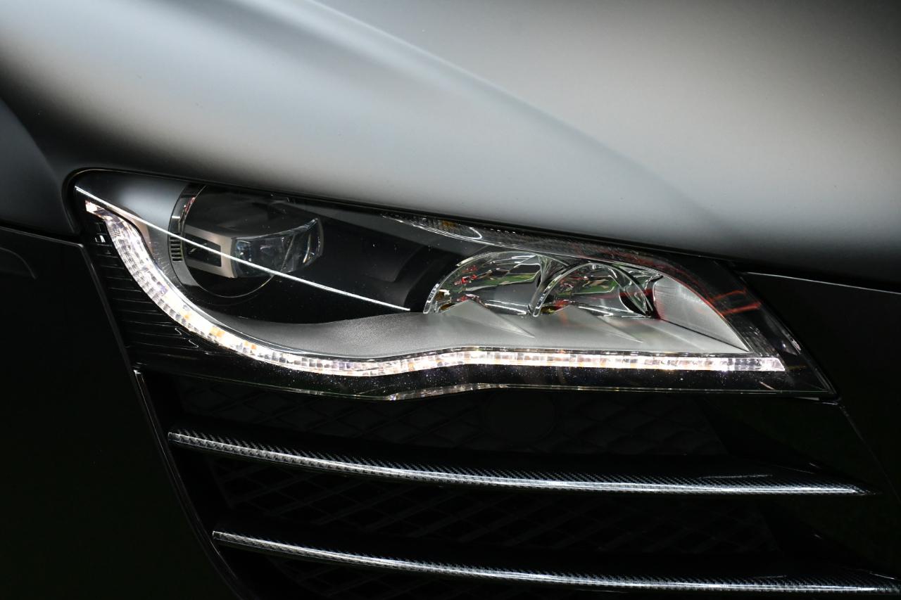 Audi R8 5.2 Coupe quattro with Auto R tronic 2010