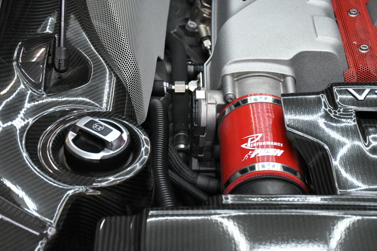 Audi R8 5.2 Coupe quattro with Auto R tronic 2010