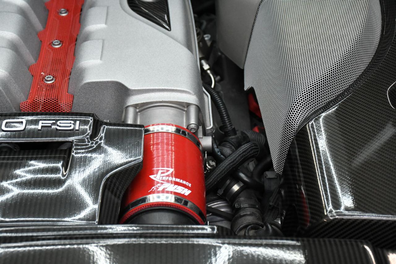 Audi R8 5.2 Coupe quattro with Auto R tronic 2010