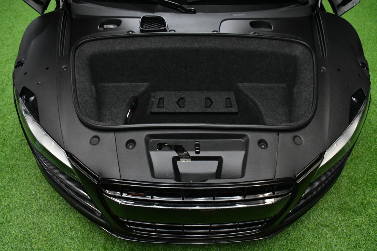 Audi R8 5.2 Coupe quattro with Auto R tronic 2010