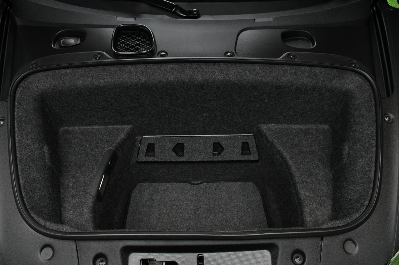 Audi R8 5.2 Coupe quattro with Auto R tronic 2010
