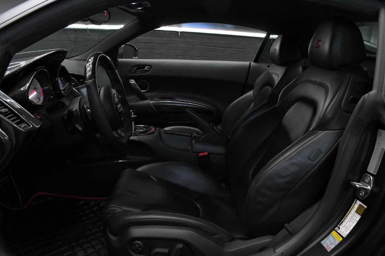 Audi R8 5.2 Coupe quattro with Auto R tronic 2010