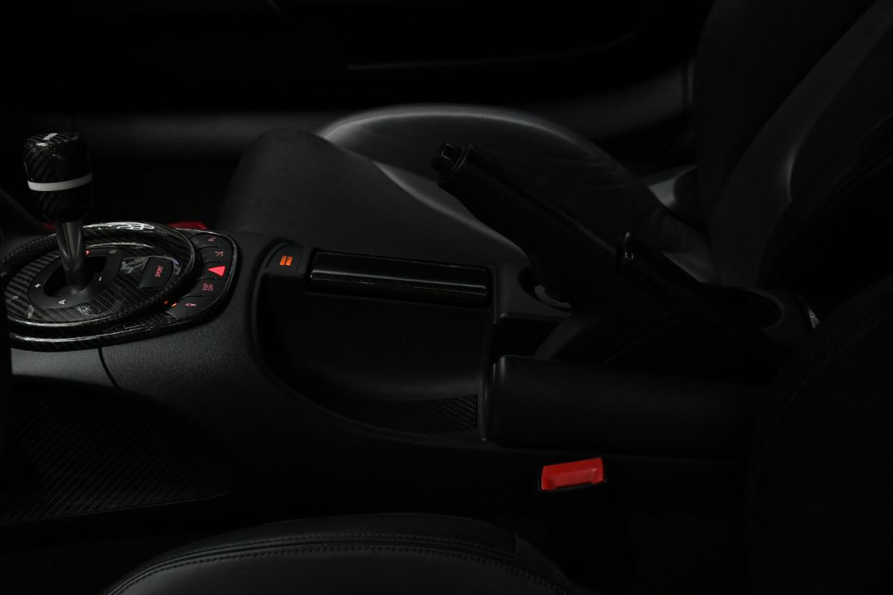 Audi R8 5.2 Coupe quattro with Auto R tronic 2010