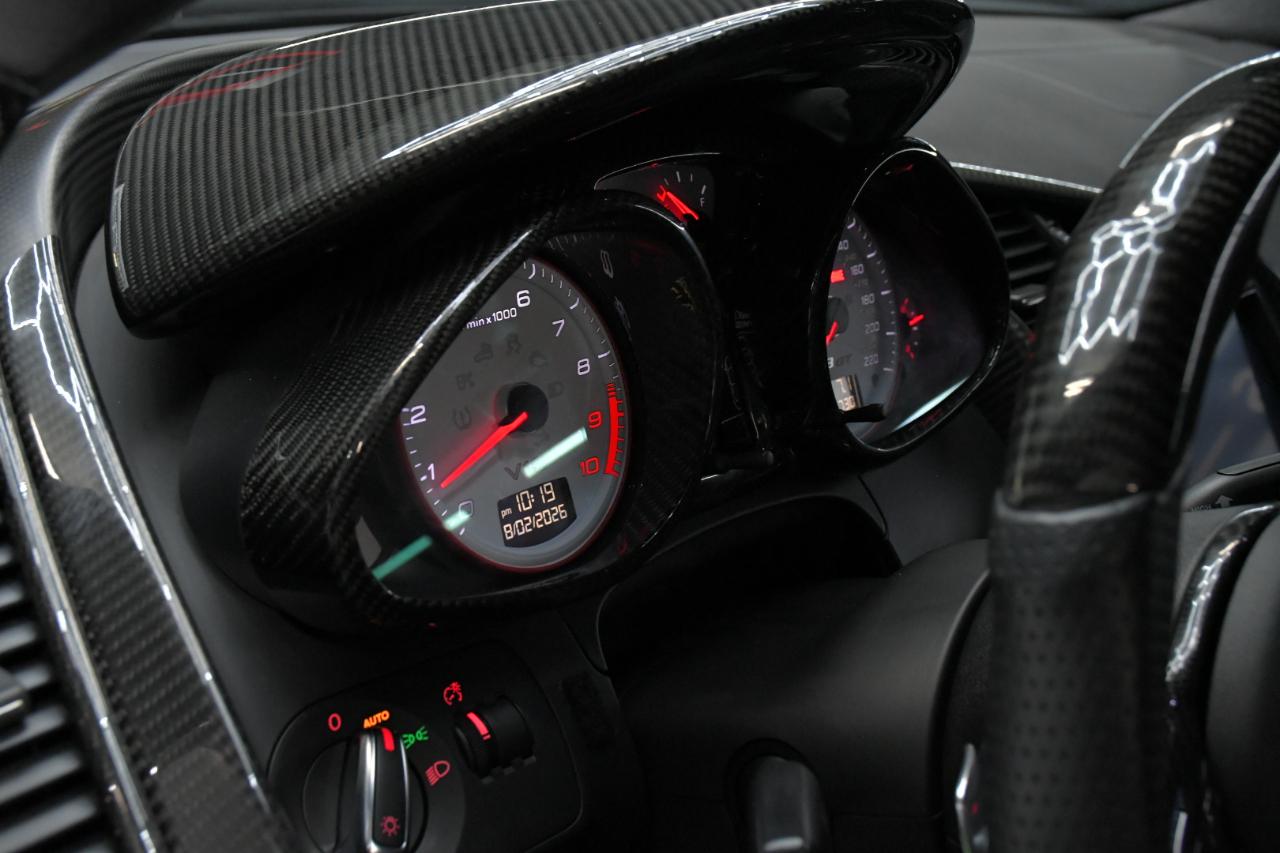 Audi R8 5.2 Coupe quattro with Auto R tronic 2010