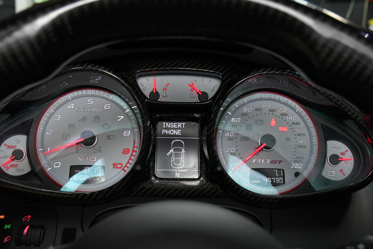 Audi R8 5.2 Coupe quattro with Auto R tronic 2010