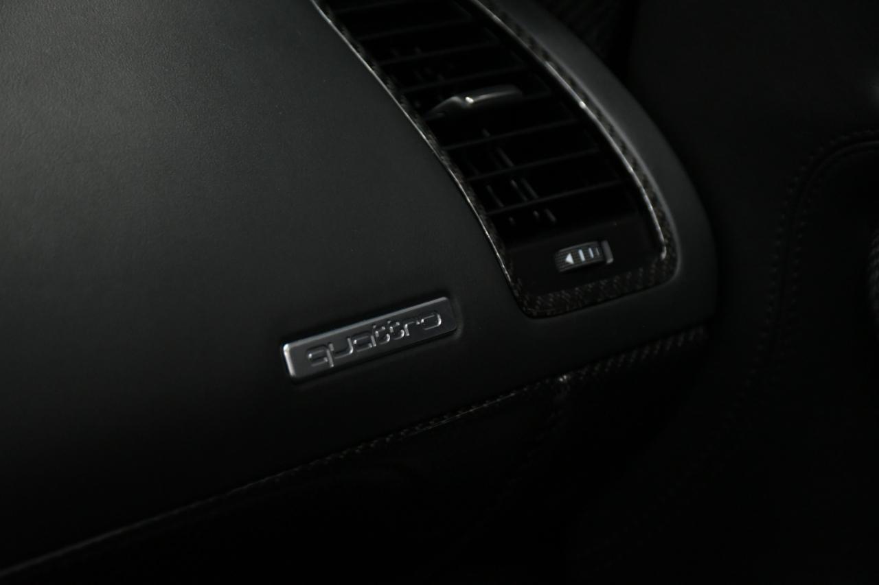 Audi R8 5.2 Coupe quattro with Auto R tronic 2010