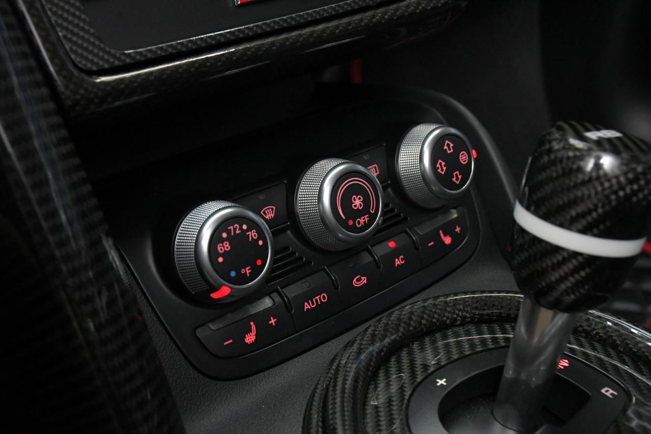 Audi R8 5.2 Coupe quattro with Auto R tronic 2010