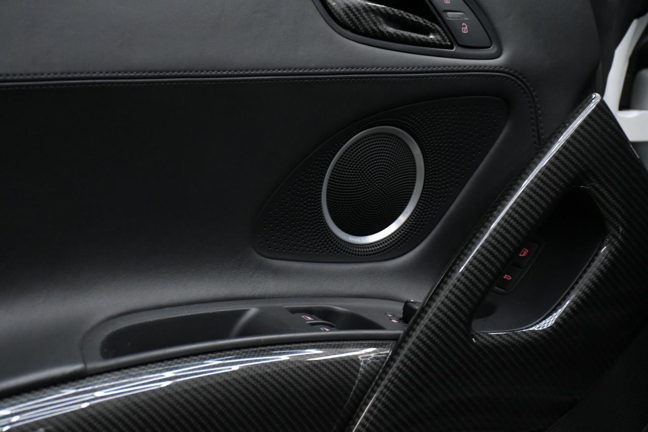 Audi R8 5.2 Coupe quattro with Auto R tronic 2010