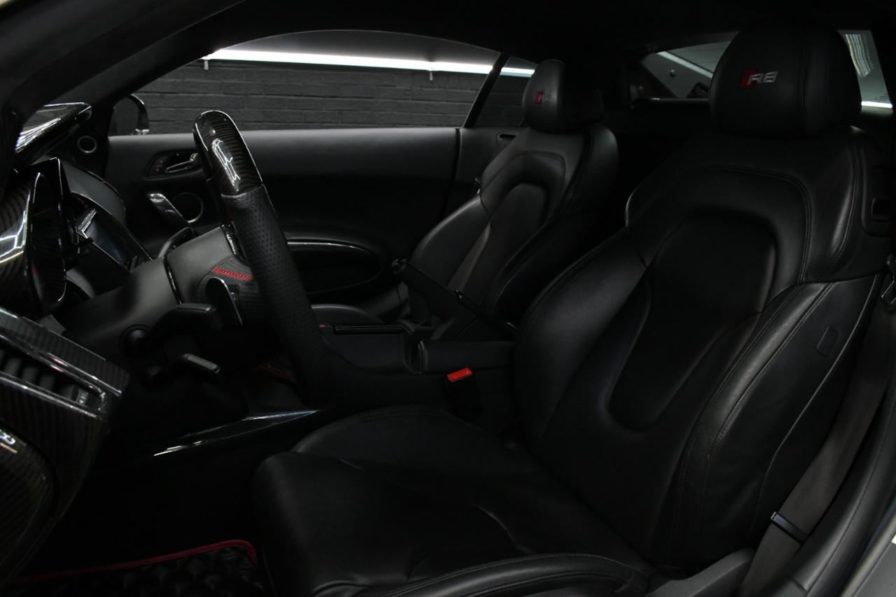 Audi R8 5.2 Coupe quattro with Auto R tronic 2010