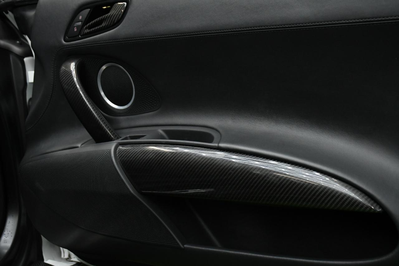 Audi R8 5.2 Coupe quattro with Auto R tronic 2010