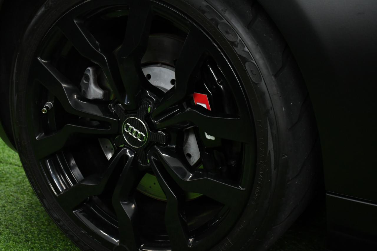 Audi R8 5.2 Coupe quattro with Auto R tronic 2010