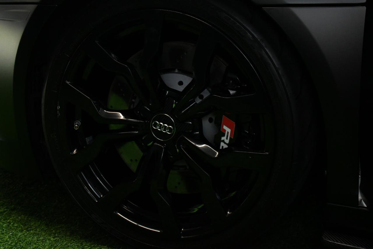 Audi R8 5.2 Coupe quattro with Auto R tronic 2010