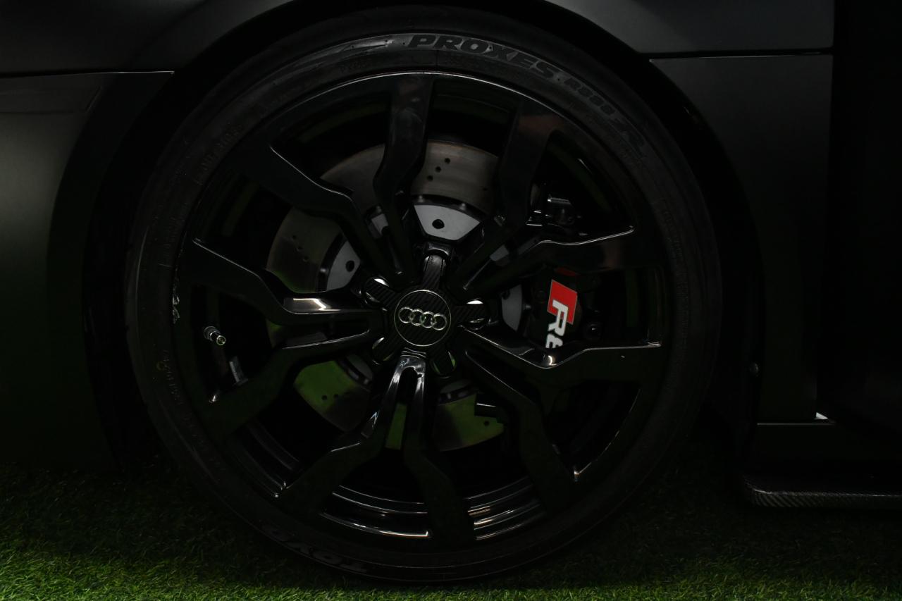 Audi R8 5.2 Coupe quattro with Auto R tronic 2010
