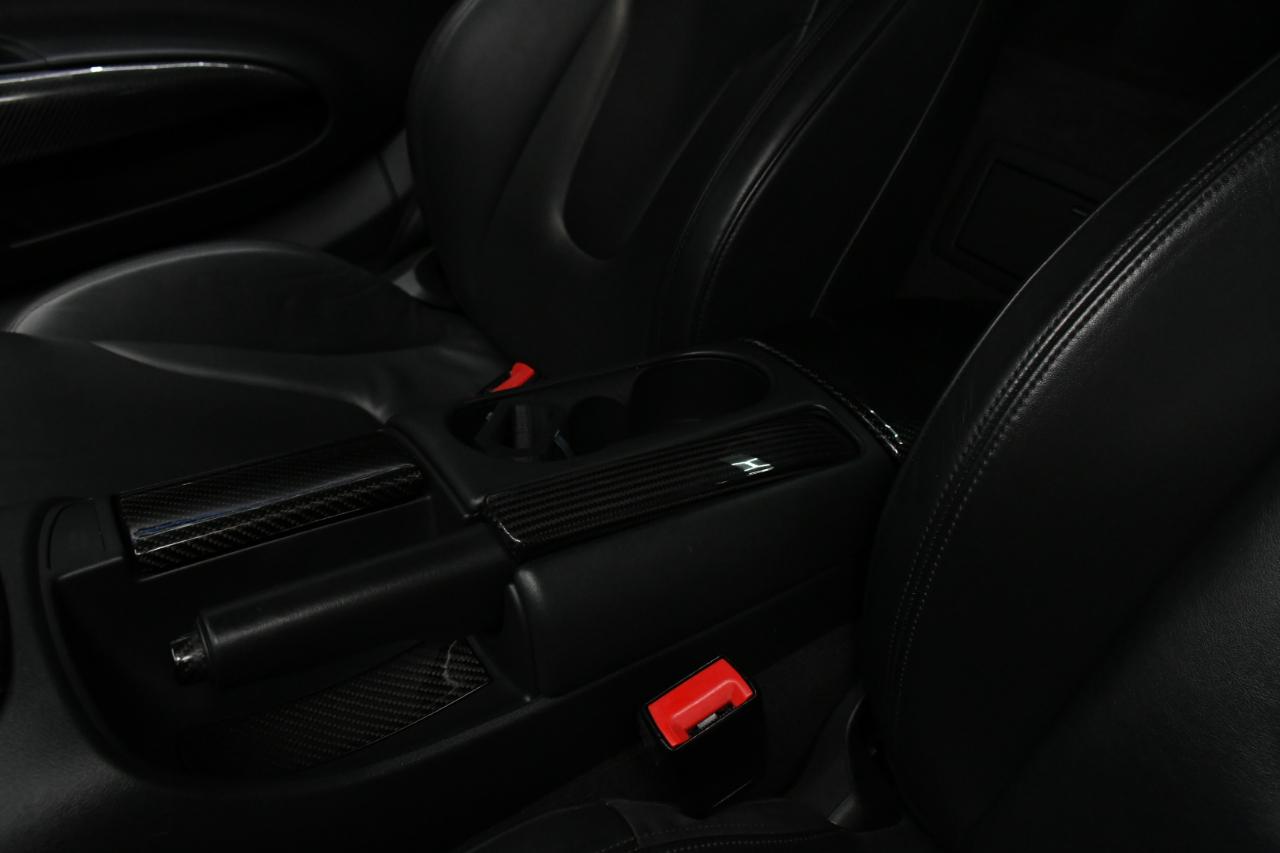 Audi R8 5.2 Coupe quattro with Auto R tronic 2010